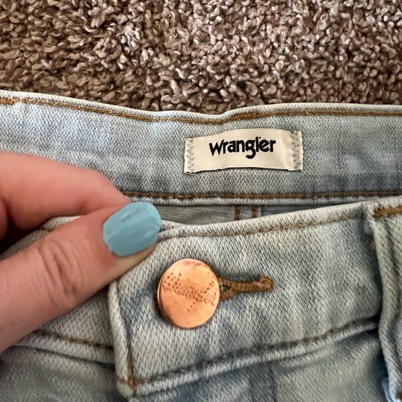 WRANGLER | Light Wash Raw Hem High Rise Shorts - Picture 3 of 5